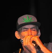 Where to find live music in Hilo, Hawaii?