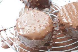 Tartelettes Snickers Chocolat Caramel Et Cacahuetes Recette Olivia Patisse Mini Tarte Caramel Recette Gateau Fruit