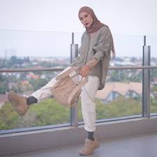 Official facebook page of meccanism hijab fashion brand owned by zaskia. 10 Style Hijab Untuk Liburan Ala Selebriti Zaskia Adya Mecca Womantalk