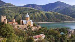In georgien treffen sich die weltreligionen judentum, islam und christentum auf engstem raum. Kaukasus Hautnah Abenteuerreise Durch Georgien Traveljunkies Tours