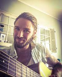 Gil doron reichstadt ofarim (born 13 august 1982) is a german singer, songwriter, and actor, also known as the lead singer of the bands zoo army and acht. Gil Ofarim Sanger Armans Geheimnis Jungs