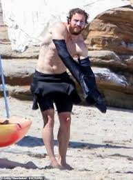 Aaron Taylor Johnson Shows Off His Muscular Physique As He Enjoys A Spot Of Surfing In Malibu Culture Readsector Wylda rae johnson'in ebeveyni ile biyografisi, boy wiki net degeri 2016 bilgisi. aaron taylor johnson shows off his
