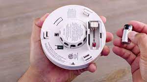 When carbon monoxide level exceed the limit, it will be accurately displayed on the screen 4.a loud 85 decibel alarm sounds when co levels reach. How Do I Change My All New Simplisafe Batteries And How Do I Know When To Replace Them Simplisafe