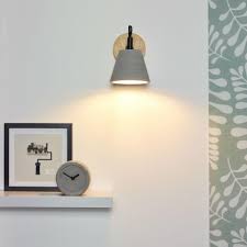 Ce matériau naturel est non seulement dans la tendance, mais il saura également donner à vote maison un charme particulier et créera une atmosphère reposante. Applique Murale Bois Ciment H18cm Possio Maisons Du Monde