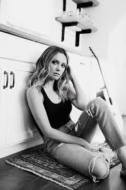 Carly pearce citing taylor swift's wildest dreams as inspiration for her final cut greener grass on her new sophomore record. Carly Pearce Talks 29 Her Divorce More Interview Hollywood Life