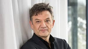 Het streefdoel van 1 juni zal niet worden. Bart Peeters Andere Vrouwen Het Is Thuis Al Een Uitdaging Celebrities Hln Be