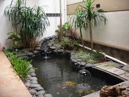Pembangunan spot kolam renang didalam rumah dapat dijadikan media untuk berolahraga atau sekedar berbagi keceriaan bersama dengan anggota lainnya. Dekorasi Taman Depan Rumah Minimalis Modern Dengan Tema Hijau Yang Menyejukkan Damox