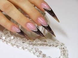 Vous y trouverez les meilleures pièces uniques ou personnalisées de nos boutiques. Comment Faire Des Talons Aiguilles Ongles Stiletto Comment Affuter La Forme