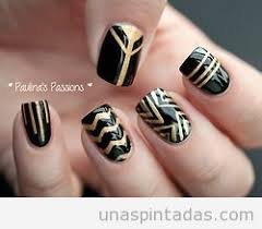 Uñas decoracion fotos moda mujer uñas cortas fiesta xv años boda minimalistas imagenes dibujos plantillas cursos material salon recomendaciones con el esmalte negro pinta una francesa en las puntas de cada una de las uñas, ésta debe ser desde la línea hacia las puntas. Negro Y Dorado