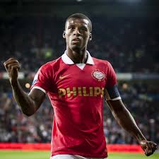 His current girlfriend or wife, his salary and his tattoos. Psv Om Tafel Met Wijnaldum Toivonen Neemt De Tijd Foto Ad Nl