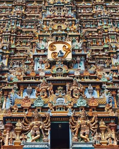 Madurai Meenakshi Temple 🛕🛕🛕 The Madurai Meenakshi Temple is a magnificent Hindu temple dedicated to Goddess Meenakshi (Parvati) and Lord Sundareswarar (Shiva), located in Madurai, Tamil Nadu. India 🇮🇳 It is renowned
