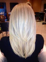 Short To Long Layers Are Styled Beautifully Both Straight And Curled These Layers Will Add Volume As Well As More D Cheveux Coupe De Cheveux Coiffure Blonde