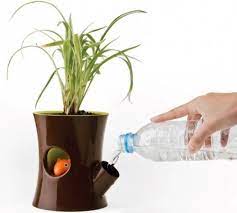 15 Adorable Diy Cute And Funky Self Watering Planter Pots Inspirations Http Freshouz Com Cute And Funky Self Watering Pots Self Watering Self Watering Plants