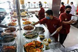 Orang tersebut dianggap bersalah) sikapnya terhadap saya membuat saya memakan hatinya. 7 Tempat Makan Legendaris Di Benhil Pusat Kuliner Di Jakarta Halaman All Kompas Com