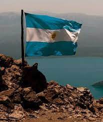 #historiadelasbanderasdelmundo #historiaargentina #belgrano la bandera de argentina con el escudo, el himno y la escarapela es uno de los cuatro símbolos. 19 Ideas De Video Bandera Bandera Bandera Argentina Dia De La Bandera