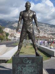 Designed by emanuel santos, the bronze statue netted a resoundingly negative response when it was unveiled in march 2017 as a part of a ceremony renaming madeira's. Cristiano Ronaldo Statue In Funchal Holidaycheck
