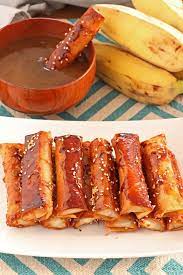 Turon, also known as lumpiyang saging (filipino for banana lumpia), is a philippine snack made of thinly sliced bananas (preferably saba or cardaba bananas) and a slice of jackfruit, dusted with brown sugar, rolled in a spring roll wrapper and fried. Mini Turon With Latik Banana Lumpia With Coconut Caramel Recipe Filipino Street Food Food Turon Recipe