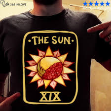 A large, bright sun shines in the sky, representing the source of all life on earth. The Sun Tarot Card Die Sun Tarot Card Art Witchy Heidnisch Shirt Hoodie Sweatshirt For Men And Women