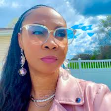 I know looks aren't everything and intelligence is relative but there are a  ridiculous number of attractive smart women who are single. I realize some  women prefer to be alone but I