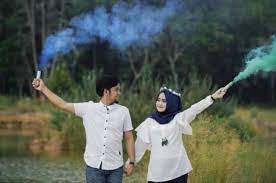 Postingan lanjutan mengenai romantisme anak motor bersama pasangannya baik berupa foto prewedding dengan lebih lanjut. 11 Ide Pre Wedding Dengan Smoke Bomb Properti Unik Untuk Buat Foto Penuh Warna Warni Cantik