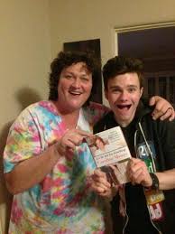 It was an emotional episode on friday, when coach beiste on glee toldâ principal sue sylvester that he is transgender.â. Velmi Verne Detekovat Coach Beiste Lobby Esteticky Mimozemstan