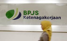Anda harus pilih salah satu. Begini Cara Ajukan Klaim Uang Jht Bpjamsostek Tanpa Kontak Fisik Di Tengah Pandemi Finansial Bisnis Com