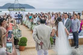 No dia do casamento, paloma quis homenagear sua ascendência e optou por. Casamento Na Praia Paloma Tocci E Felipe Maricondi Ic
