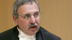 Family court costs 'obscene'