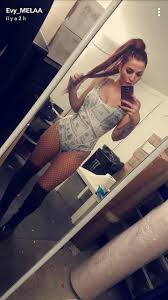 Toutes les photos de Evy Melaa nue et seins nus - Whassup