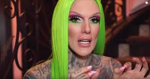 The total cost can arrive through rough estimates whereby it is said that lip filler injections cost anywhere between $550 and $ 2000. Jeffree Star Reveals A Doctor Secretly Injected His Lips With Silicone People Com