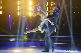 Maxime dereymez, en duo avec pamela anderson pour la neuvième saison de danse avec les stars, lui a adressé un tendre message suite à leur prestation. Danse Avec Les Stars Le Debrief S05 Ep06 Danses Avec La Plume L Actualite De La Danse