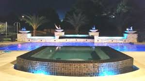 Kundenspezifischer Pool Mit Infinity Spa 4 Feuerschalen Und Individuellen Wasserspielen Travel Blog 2019 Feuerschale Wasserspiele Pool