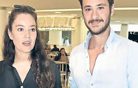 Pelin akil seksenler pelin akil in rol aldığı reklam,dizi,film ve tv çekimleri. Pelin Akil Falda Bebek Var