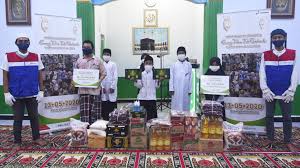Sedangkan jika yang meninggal ibunya, anak tersebut disebut piatu. Berbagi Berkah Ramadan Pertamina Bantu Anak Yatim Piatu Pertamina