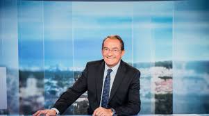 Non seulement, il officie régulièrement sur lci et sur les réseaux sociaux, mais il sort aussi un livre où il révèle sa vie d'avant et après le 13 heures. Jean Pierre Pernaut N Est Pas Chaud Pour Habiter A Cote De Migrants