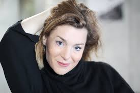 Lenka krobotová se kvůli povolání rodičů cítila trapně. My Sami Nevime Co Z Toho Je Mystifikace Rika O Serialu Zkaza Dejvickeho Divadla Herecka Lenka Krobotova Dvojka