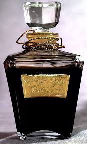 Youth Dew Bath Oil And Perfume 1953 Launched Estee Lauder To Riches Perfume Perfumery Beautiful Perfume Bottle