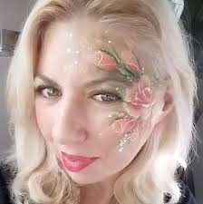 את התמונה המדהימה הזו צילם בטעות איתמר שפירא (מניצולי המיגונית בתמונה), ובה  רואים את סמ"ר ענר אליקים שפירא הי"ד בפתח עם סכין משבר בקבוק בירה ממתין  למחבלים דקות ספורות לפני מתקפת הרימונים