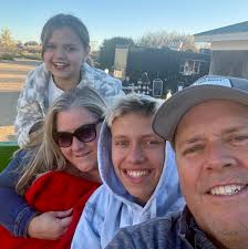 Private tours in Juneau for 10 adults?