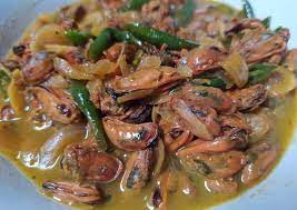 Masak hingga mendidih dan bumbu mengental. Resep Kerang Kupas Yang Renyah