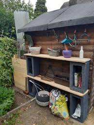 Garten Ordnung In 2020 Alte Bretter Vierkantholz Mauerstein