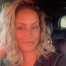 I limit myself to just 𝑶𝑵𝑬 𝒄𝒂𝒓𝒕 of plants when shopping 🤷🏼‍♀️ Send  this to your plant shopping buddy 📲 🪴 Check out @plant_vault for all your  houseplant needs 🪴 #plantshopping #plantmeme #plants #plantpeople