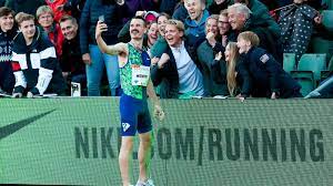 It ended with a european record for the latter at 4.50.04. Bislett Games Friidrett Ingebrigtsen Mener Han Tok Over 800 Selfier Etter Rekordlopet Gjert Var Absolutt Ikke Fornoyd