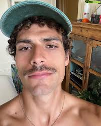 Oscar Anton Most Liked Photos and Posts