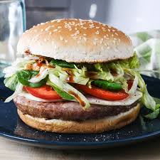 Ingredienti per 4 persone 4 hamburger di tacchino, 2 pomodori cuore di bue grandi e ben maturi, un pizzico di origano, qualche foglia di basilico, un filo di olio extra vergine di oliva, sale, pepe. Hamburger Di Tacchino Con Speck E Sedano Rapa Marinato Hamburger Di Tacchino Ricette Sedano Rapa