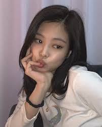 Slip Silk Pillowcase On Instagram Spotted K Pop Star Jennierubyjane With Her Slip Skinny Scrunchie Slip Silk Pillowcase Pop Star Silk Pillowcase