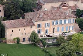 Angelina Jolie Shrugs Off Wedding Talk On Cruise Around Greece With Brad Pitt Celebrity Houses French House Blue Shutters