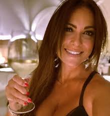 Yeah I'm not 20 anymore I'm 51, I've got wrinkles and saggy bits 😂 do I  still deserve a like