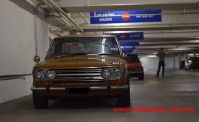 Di taman tersebut ada seorang budak perempuan yang berusia 12 tahun. Nissan Bluebird 510 Coupe Kalau Tak Bagitau Mana Nak Tau Kaki Kereta