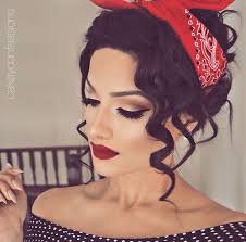 Roll your hair up, into the nape of your neck and secure with pins. Pin On Anos 50